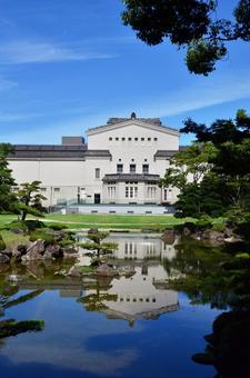 慶沢園と大阪市立美術館 慶沢園と大阪市立美術館 慶沢園,公園,庭園の写真素材