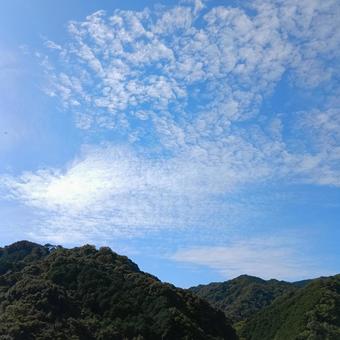 おそい秋雲の季節が来た 晩秋,秋空,初秋の写真素材
