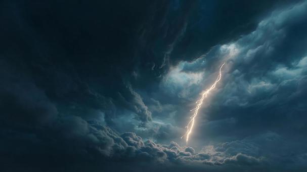 ドラマチックな雷雨の空 ドラマチックな雷雨の空の写真