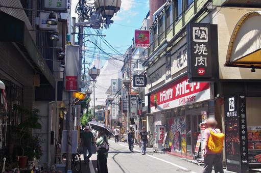 7月の高槻市街地の風景 高槻市,高槻駅周辺,高槻本通りの写真素材