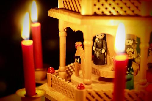 クリスマス キリストの誕生 木製 蝋燭 クリスマス,クリスマスピラミッド,キャンドルホルダーの写真素材