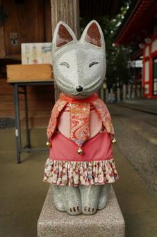 朝の川越市、八幡宮参境内の民部稲荷お狐様 朝の川越市、八幡宮参境内の民部稲荷お狐様 神の使い,お狐様,石像の写真素材