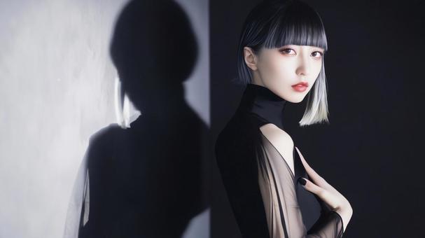 黒いドレスを着たボブヘアーの魅惑的な女性の写真