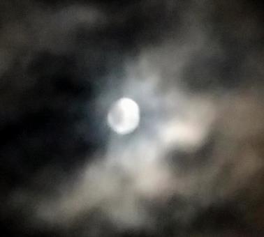 雲に隠れし満月夜 雲に隠れし満月夜の写真