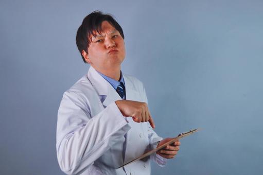白衣の男性医師の指示 白衣の男性医師の指示 医師,男性,白衣の写真素材