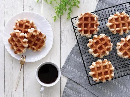ワッフルとコーヒー ワッフルとコーヒー ワッフル,ベルギーワッフル,お菓子の写真素材