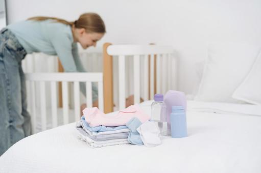 畳まれたベビー服やベビー用品 畳まれたベビー服やベビー用品 ベビー用品,ベビー服,畳むの写真素材