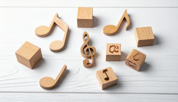 白木テーブルの上の音符の積み木 白木テーブルの上の音符の積み木の写真