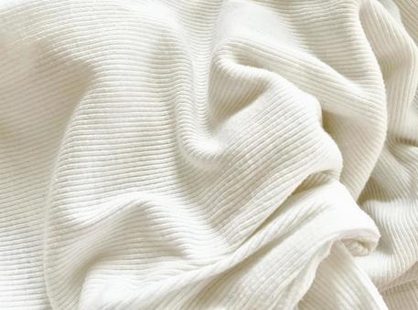 白い綺麗な布の皺のよった背景素材 白,素材,背景の写真素材