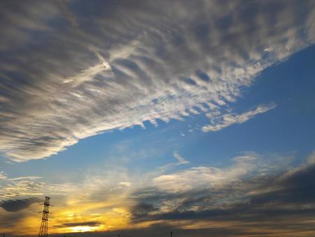11月の夕暮れ 夕焼け,空,夕焼け空の写真素材