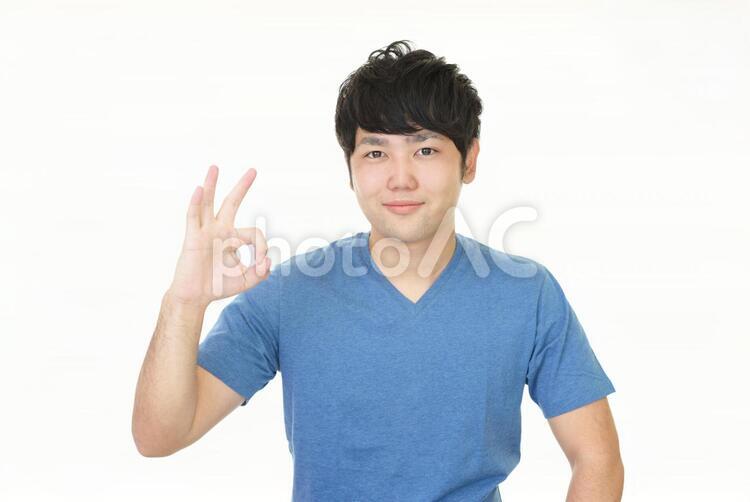 OKサインを出す笑顔の男性 男性,成功,達成の写真素材