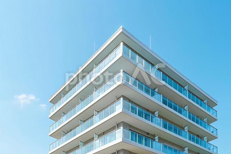 青空に映える新築マンションの外観 新築マンション,集合住宅,現代建築の写真素材