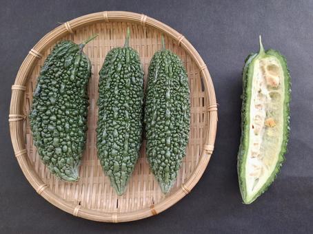 夏野菜ゴーヤのザル盛_黒バック_6 夏野菜ゴーヤのザル盛_黒バック_6 夏野菜,野菜,ゴーヤの写真素材