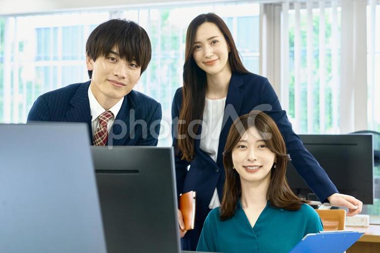 ビジネス　チームワーク　オフィス　複数 ビジネスウーマン,ビジネス,チームの写真素材