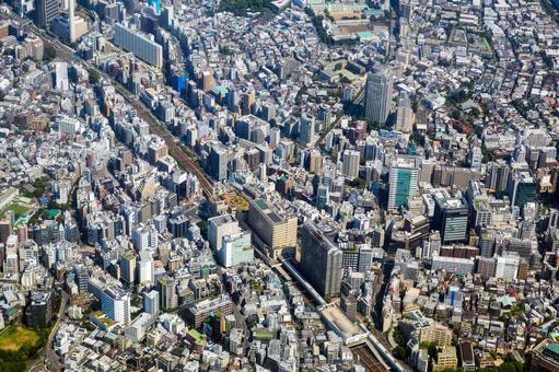 山手線の恵比寿駅付近を空撮 山手線の恵比寿駅付近を空撮 空撮,恵比寿,恵比寿駅の写真素材