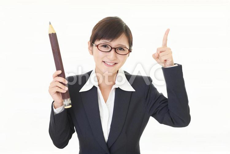 鉛筆を持つ笑顔の女性教師 女性,女,教師の写真素材