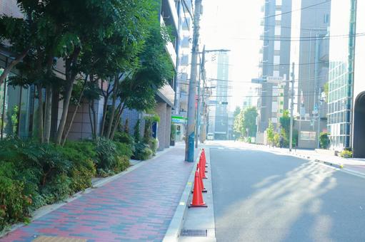 早朝の景色　カラーコーン 早朝,朝日,風景の写真素材