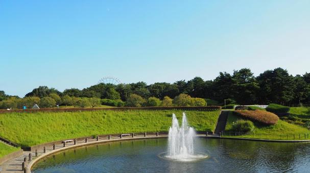 初秋の国営ひたち海浜公園・西池の噴水 初秋の国営ひたち海浜公園・西池の噴水の写真