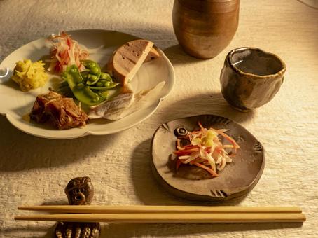 静かな午後 ― おせちの残りをつまみ食い おせち,正月,つまみの写真素材