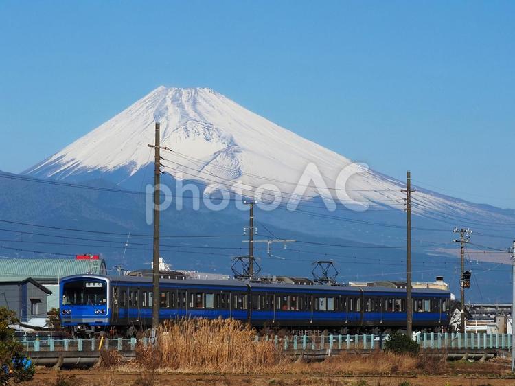 富士山と電車２ 富士山,電車,伊豆箱根鉄道の写真素材