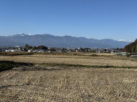 長野県塩尻市塩尻町から見た北アルプス 北アルプス,晩秋,11月の写真素材
