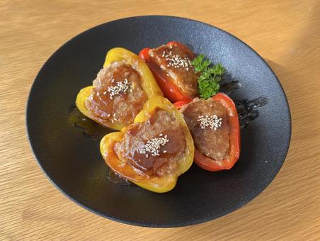 手作り料理・パプリカの肉詰め1 手作り料理・パプリカの肉詰め1 パプリカ,肉づめ,黄色の写真素材