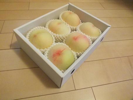 美味しそうな桃 美味しそうな桃 桃,ギフト,箱の写真素材