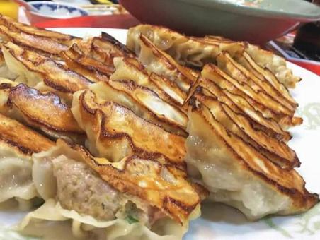 餃子 餃子の写真
