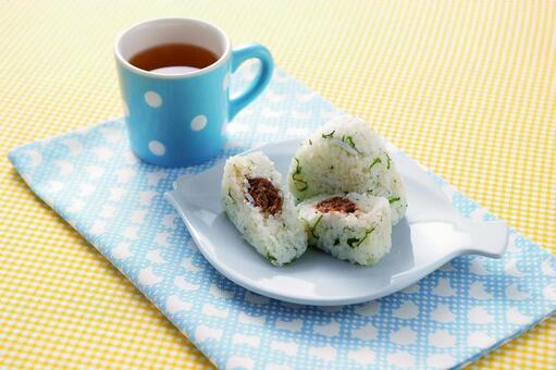 しらすおにぎり 食べ物,おにぎり,おむすびの写真素材