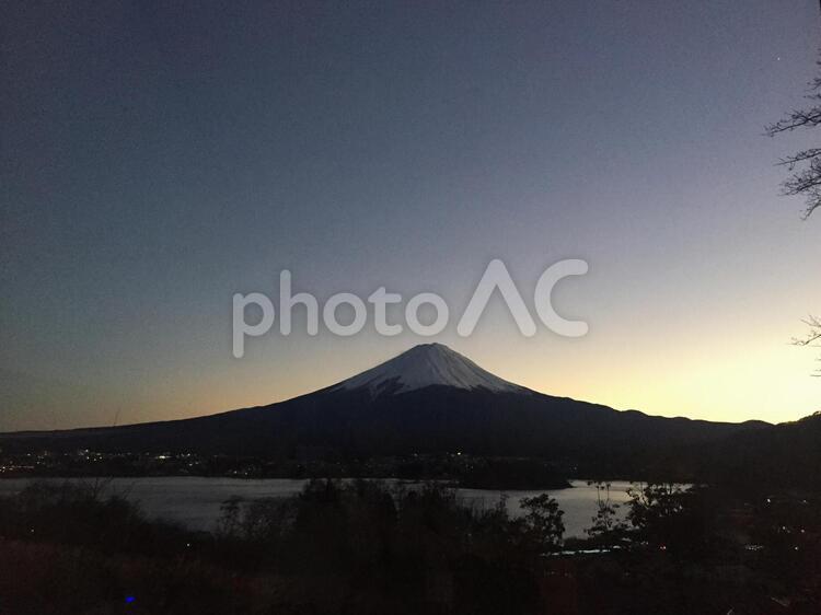 夕暮れ時の富士山 世界遺産,夕日,夕暮れの写真素材