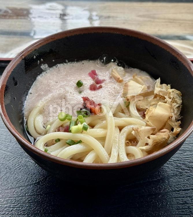 冷たい梅とろろうどん 冷たい,梅,とろろの写真素材