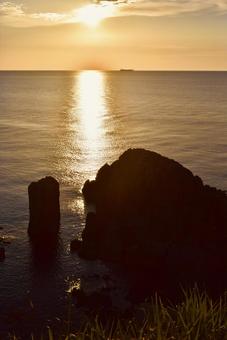 The Sea of Japan and cliffs seen from Tojinbo in Fukui Prefecture in the evening, JPG