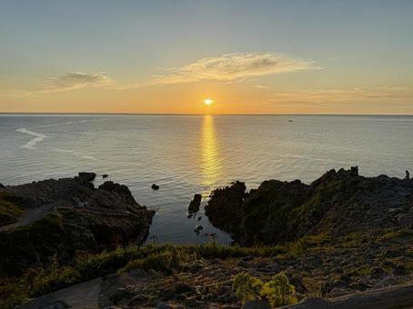 The Sea of Japan and cliffs seen from Tojinbo in Fukui Prefecture in the evening, JPG