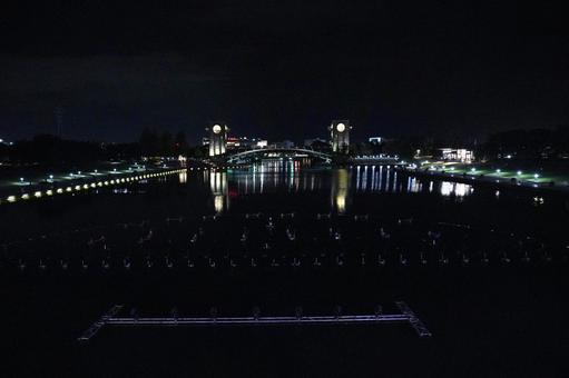 水面に映る夜景 水面に映る夜景 夜景,夜,水面の写真素材
