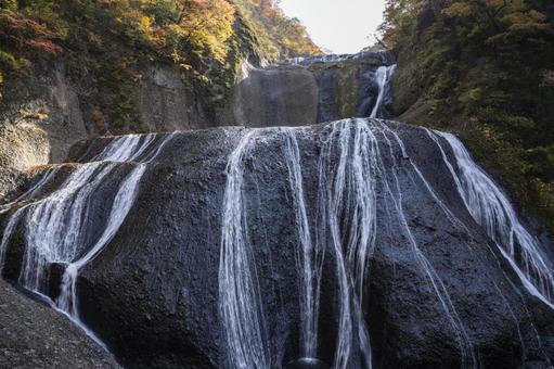 秋の袋田の滝 袋田の滝,秋,紅葉の写真素材