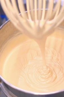 スポンジケーキ スポンジケーキ,卵,ミキサーの写真素材