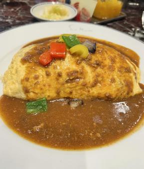 レストランで食べたオムカレー 外食,ランチ,ディナーの写真素材