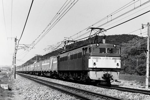 EF65 type towing high-speed freight trains, JPG