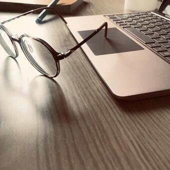 リモートワークの昼休み ビジネス,リモート,仕事の写真素材