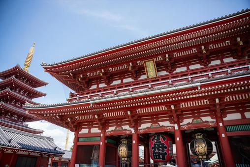 青空に映える浅草寺の朱色と五重塔 浅草寺,寺院,日本の写真素材