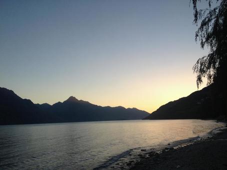ニュージーランド_湖_夕焼け ニュージーランド_湖_夕焼けの写真
