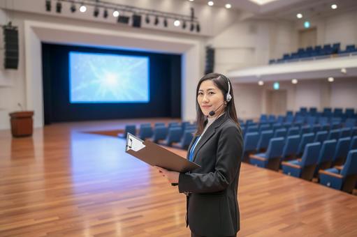 登壇する女性 イベント,セミナー,カンファレンスの写真素材