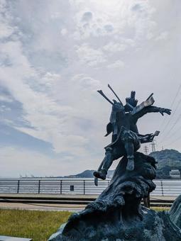源義経の八艘飛び 源義経の八艘飛び 源義経像,源義経•平知盛像,みもすそ川公園の写真素材