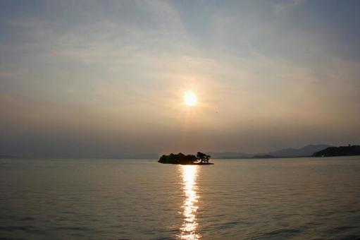 夕暮れの宍道湖 夕暮れの宍道湖 松江,宍道湖,汽水湖の写真素材