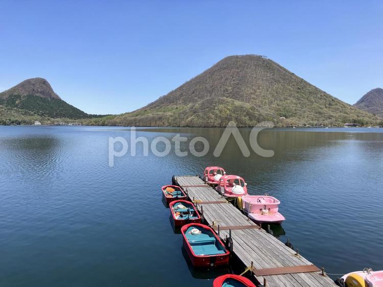 榛名湖湖畔から榛名富士を望む 榛名湖,湖畔,湖の写真素材