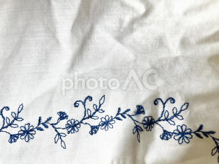 青い刺繍糸の花柄装飾素材 布,素材,テクスチャの写真素材