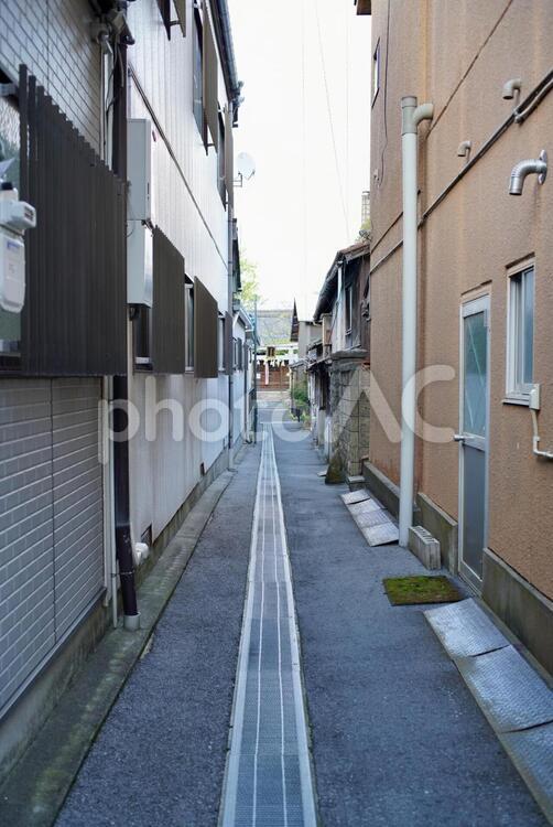 街中の路地 路地,通り,家の写真素材
