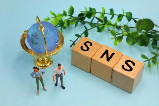 SNSと書かれたブロック sns,コミュニケーション,ネットの写真素材