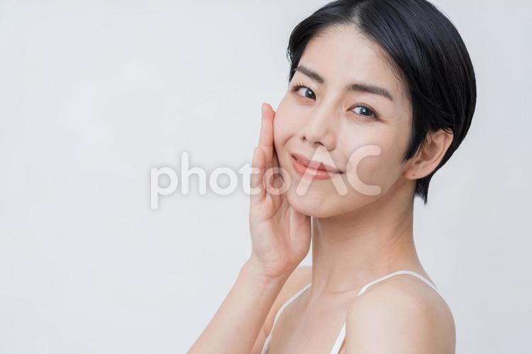 若い女性のスキンケアイメージ 女性,アンチエイジング,30代の写真素材