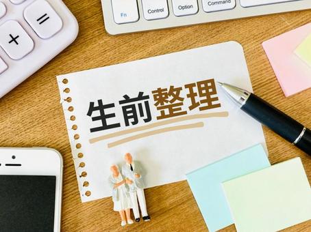 生前整理をすると決めた老夫婦 生前整理,身辺整理,終活の写真素材